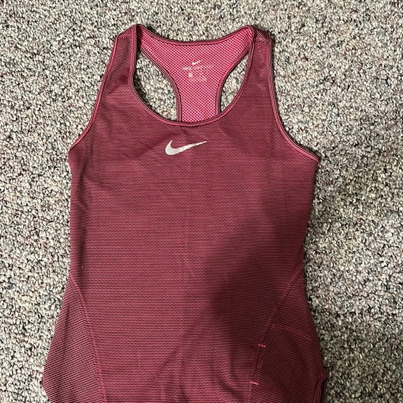 Nike razor back athletic tank - Picture 1 of 3